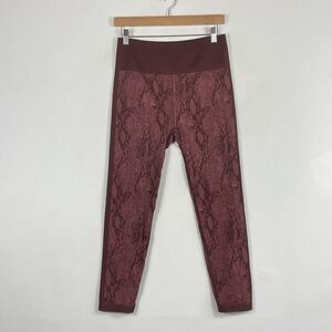Fabletics Mauve Maroon Snake Print Compression 7/8‎ Leggings Pants Women's Large